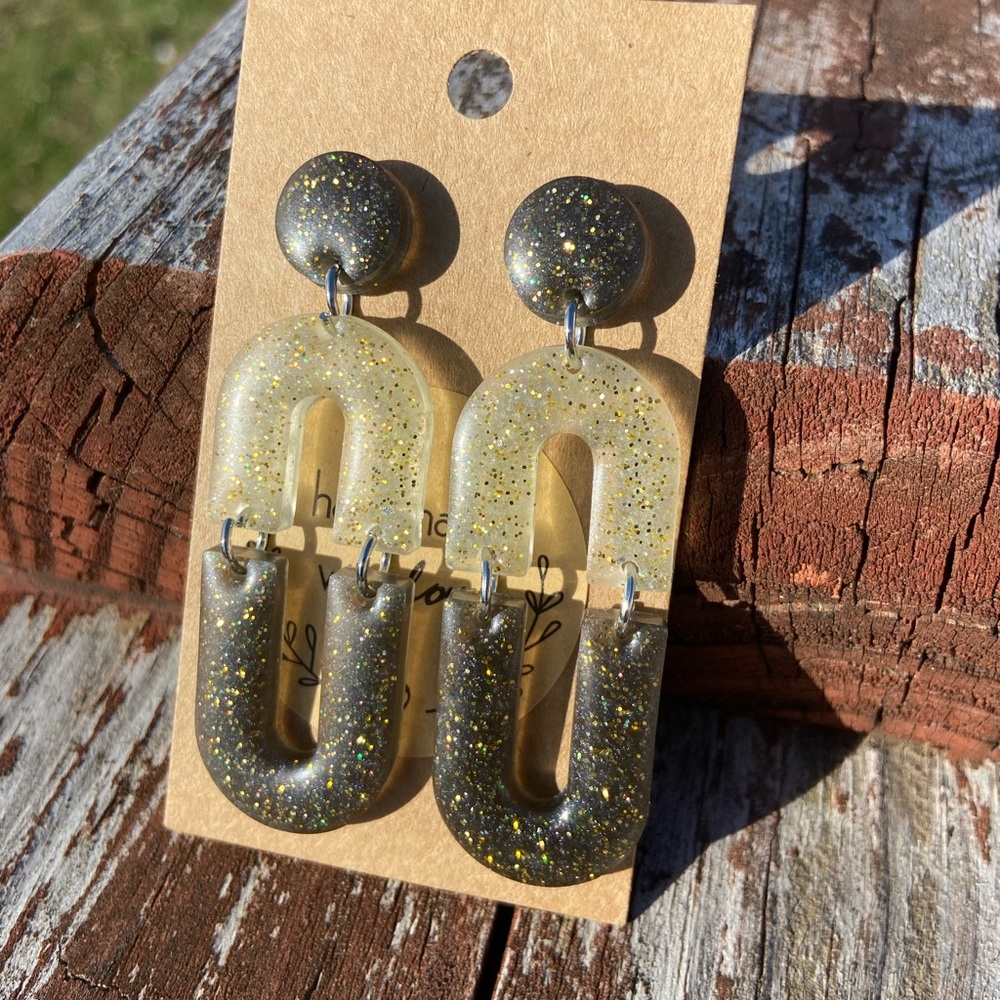 💋2/$14💋 Modern Madam Handmade Resin Earrings